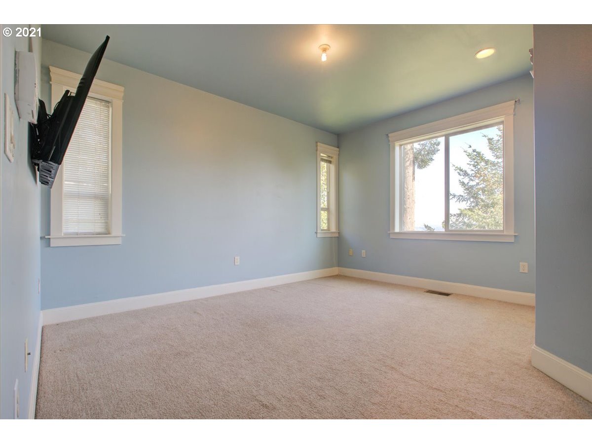 3028 Northeast Rocky Butte Road Portland, OR 97220 - Photo 21 of 32 Gallery Image 21