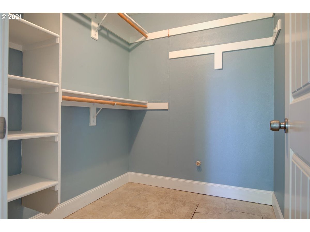 3028 Northeast Rocky Butte Road Portland, OR 97220 - Photo 25 of 32 Gallery Image 25