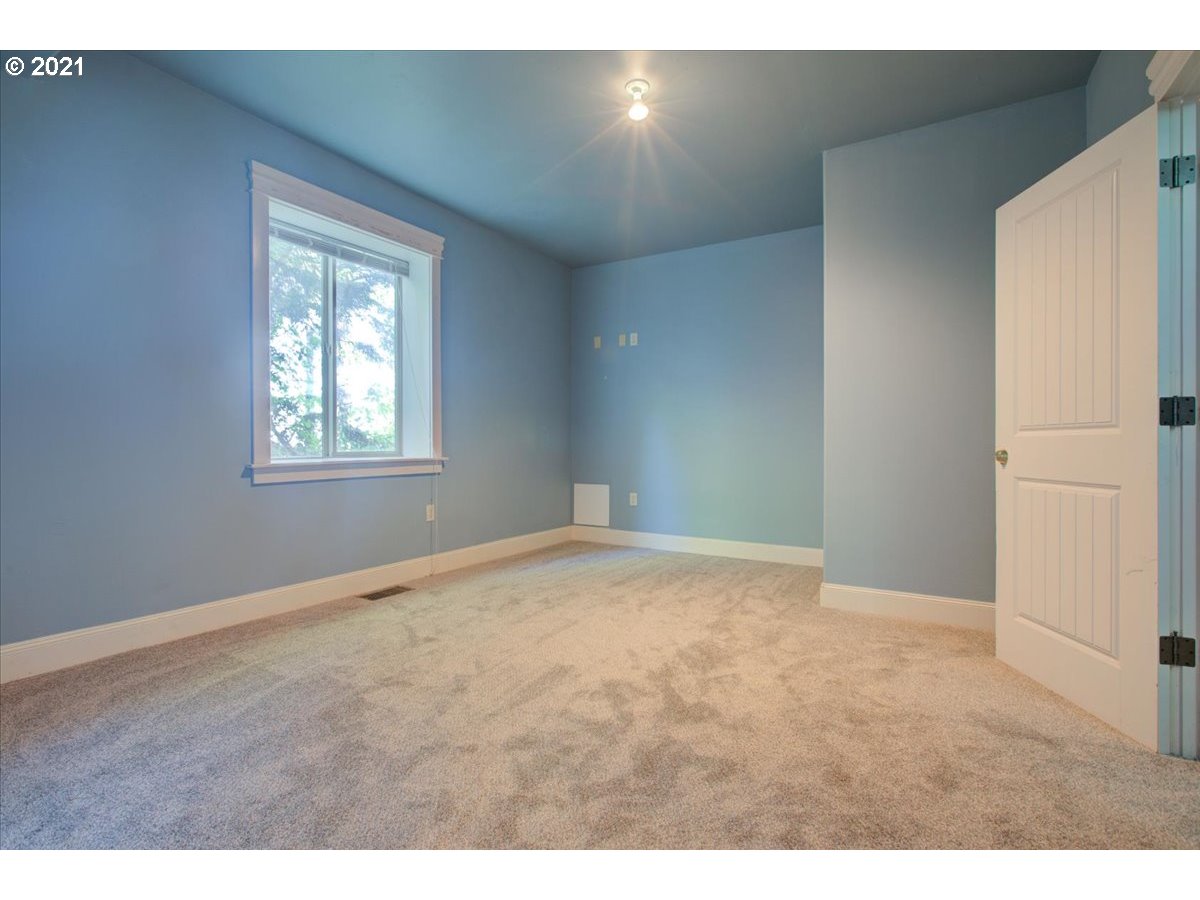3028 Northeast Rocky Butte Road Portland, OR 97220 - Photo 27 of 32 Gallery Image 27