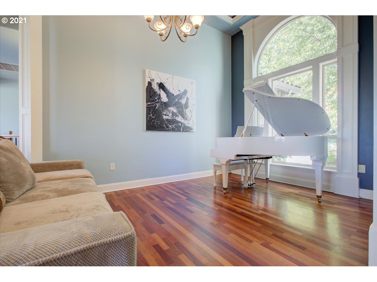3028 Northeast Rocky Butte Road Portland, OR 97220 - Photo 5 of 32 Gallery Image 5