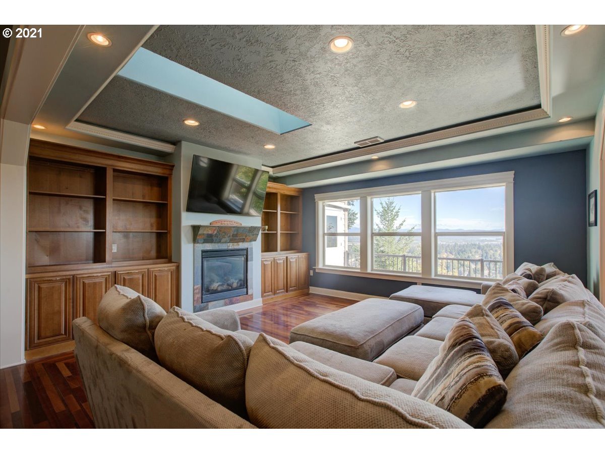 3028 Northeast Rocky Butte Road Portland, OR 97220 - Photo 7 of 32 Gallery Image 7