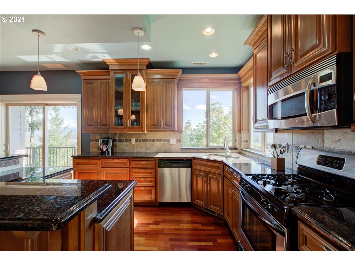 3028 Northeast Rocky Butte Road Portland, OR 97220 - Photo 9 of 32 Gallery Image 9
