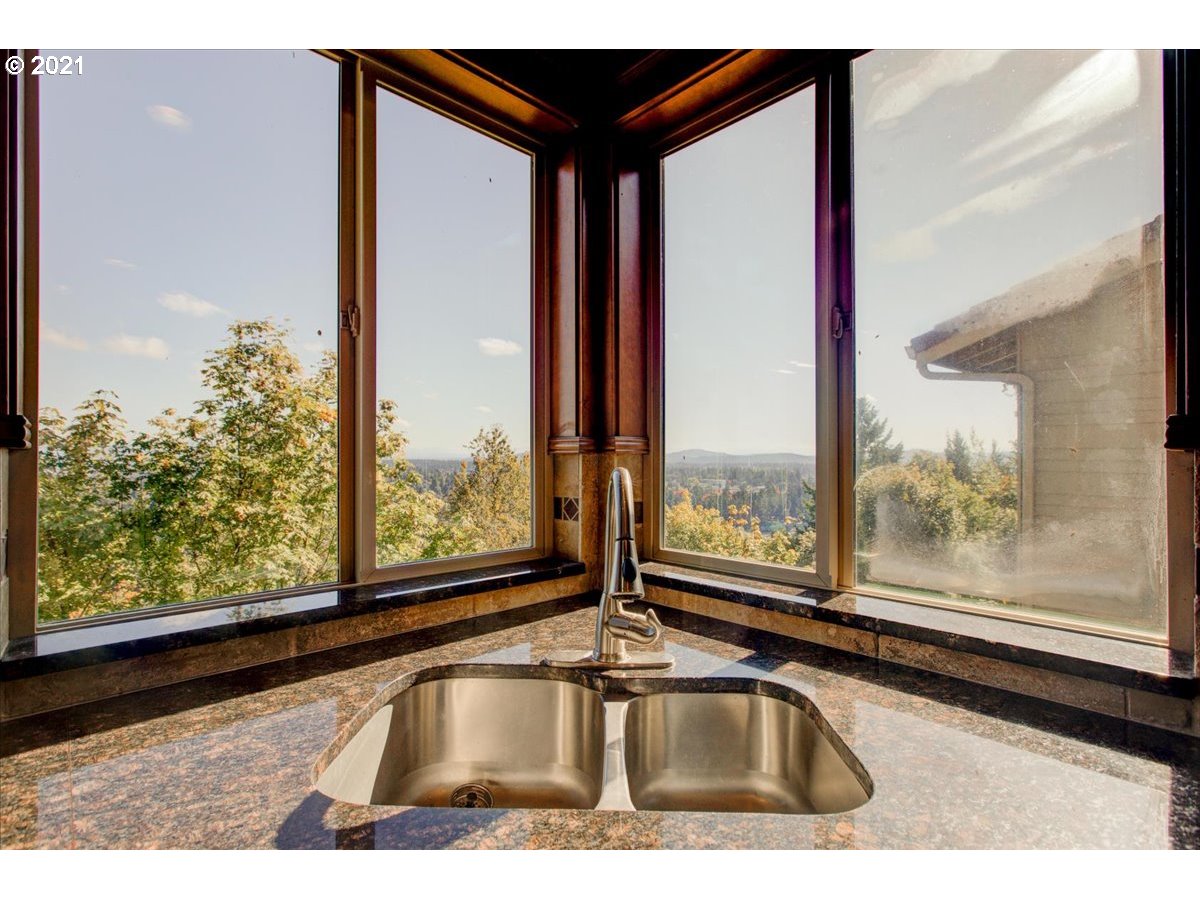3028 Northeast Rocky Butte Road Portland, OR 97220 - Photo 10 of 32 Gallery Image 10