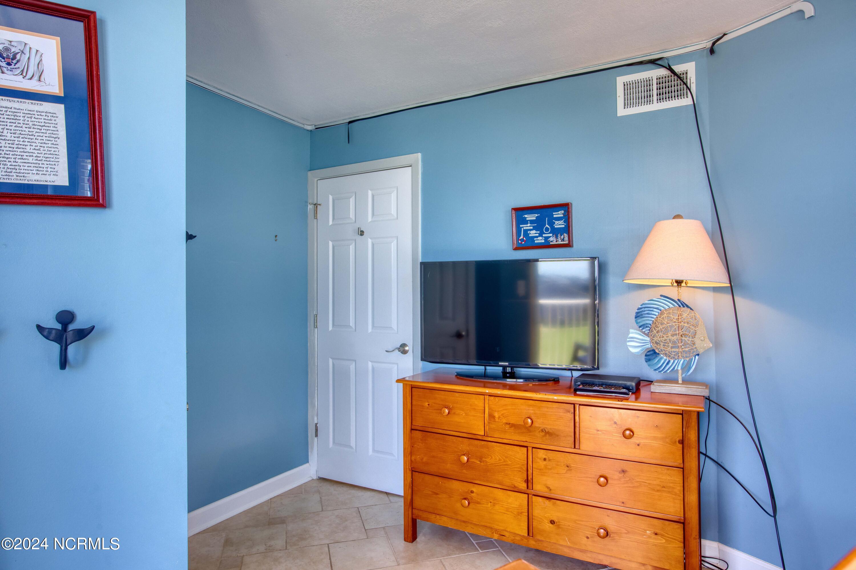 2000 New River Inlet Road, Unit 1407 North Topsail Beach, NC 28460 - Photo 28 of 33 1470 St. Regis - Interiors - Edited_13