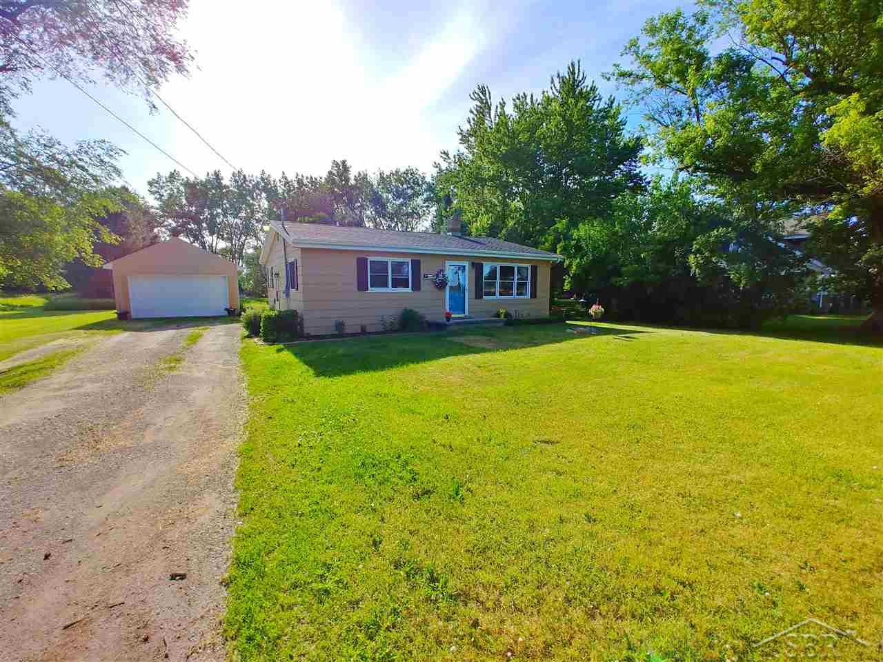 3840 Smiths Crossing Road Freeland, MI 48623 - Photo 2 of 28 31350982-1.JPG