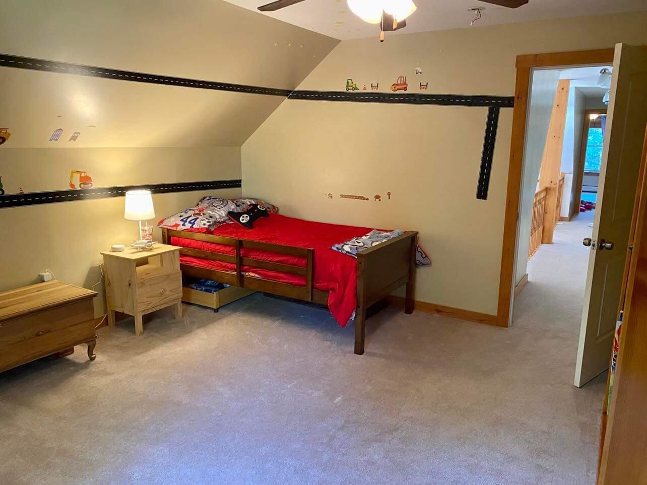 93 Loop Road Lincoln, ME 04457 - Photo 22 of 45 2nd Floor Bedroom
