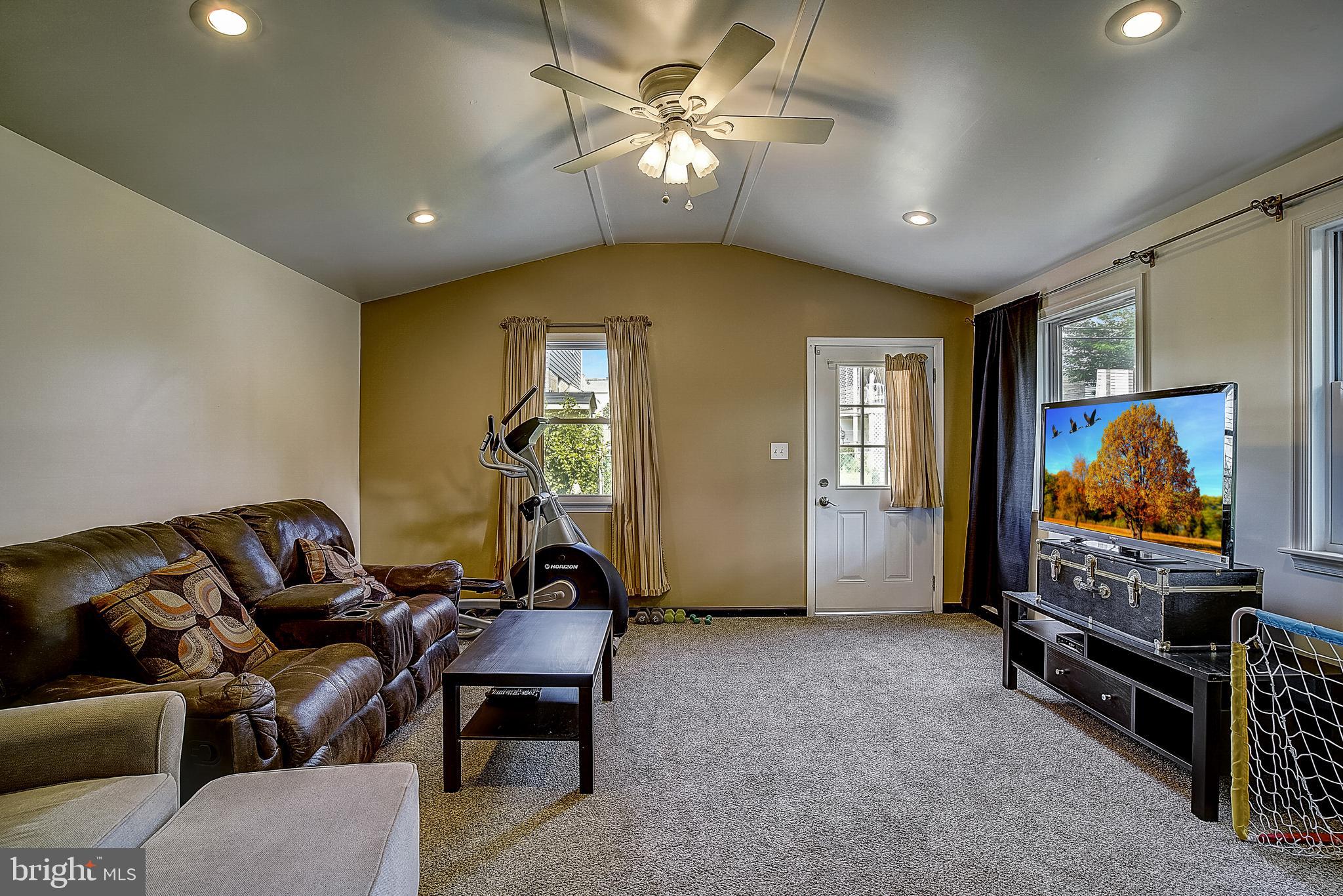 10922 Knights Road Philadelphia, PA 19154 - Photo 33 of 39