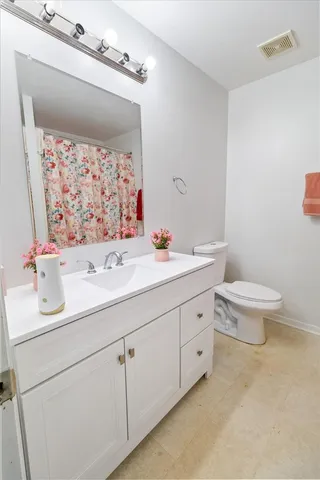 $475,000 | 4 Claridge Court, Bolingbrook, IL 60440