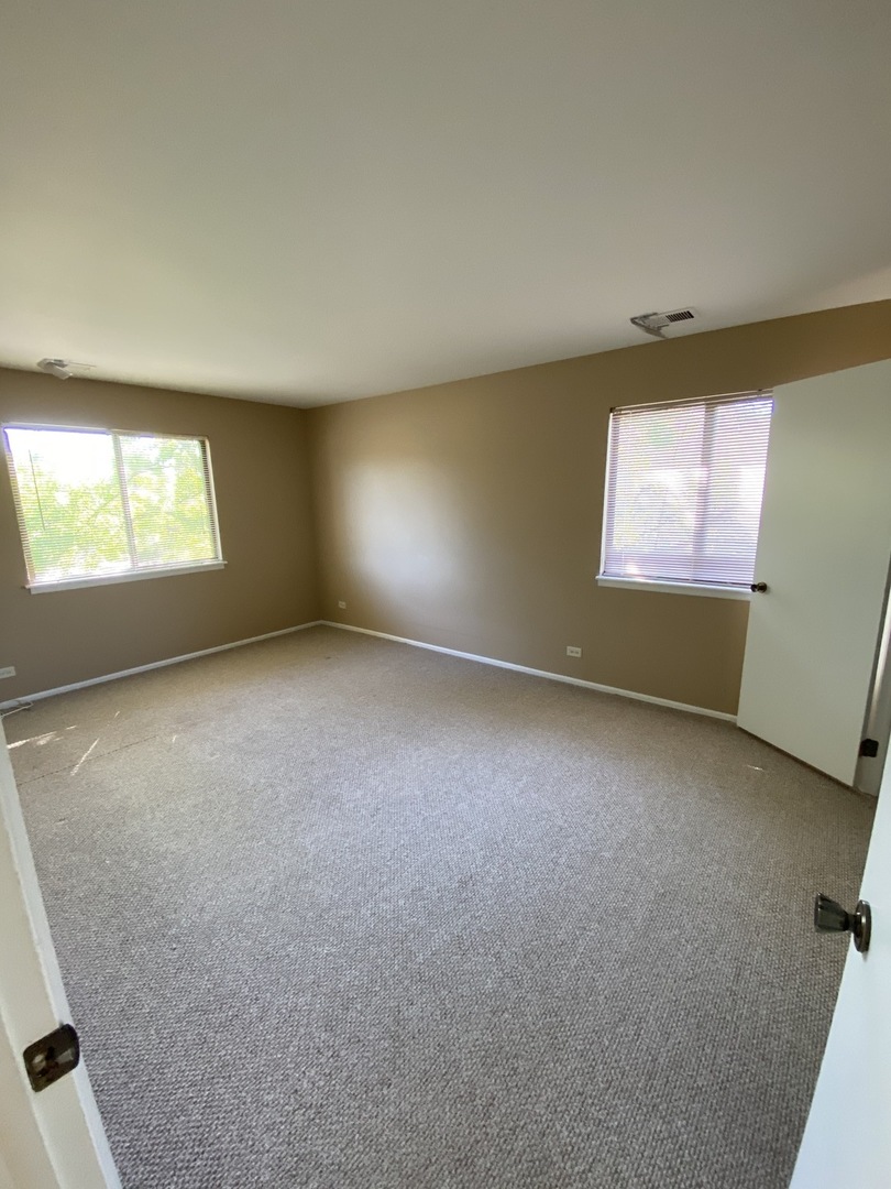 573 Greystone Lane, Unit D2 Wheeling, IL 60090 - Photo 13 of 21