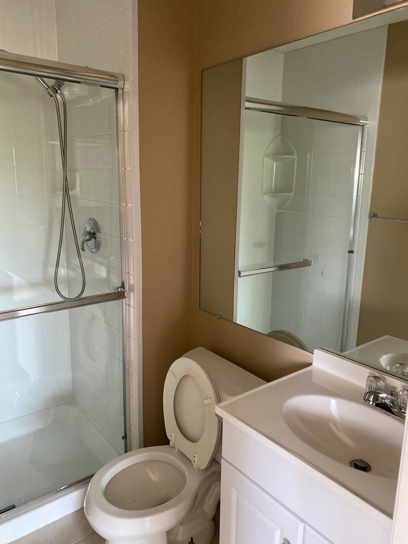 573 Greystone Lane, Unit D2 Wheeling, IL 60090 - Photo 14 of 21