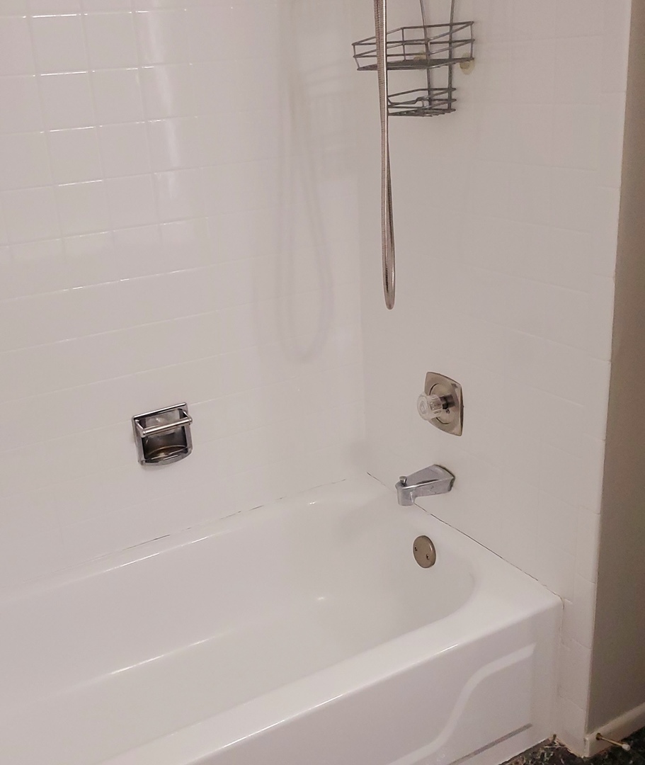 573 Greystone Lane, Unit D2 Wheeling, IL 60090 - Photo 18 of 21