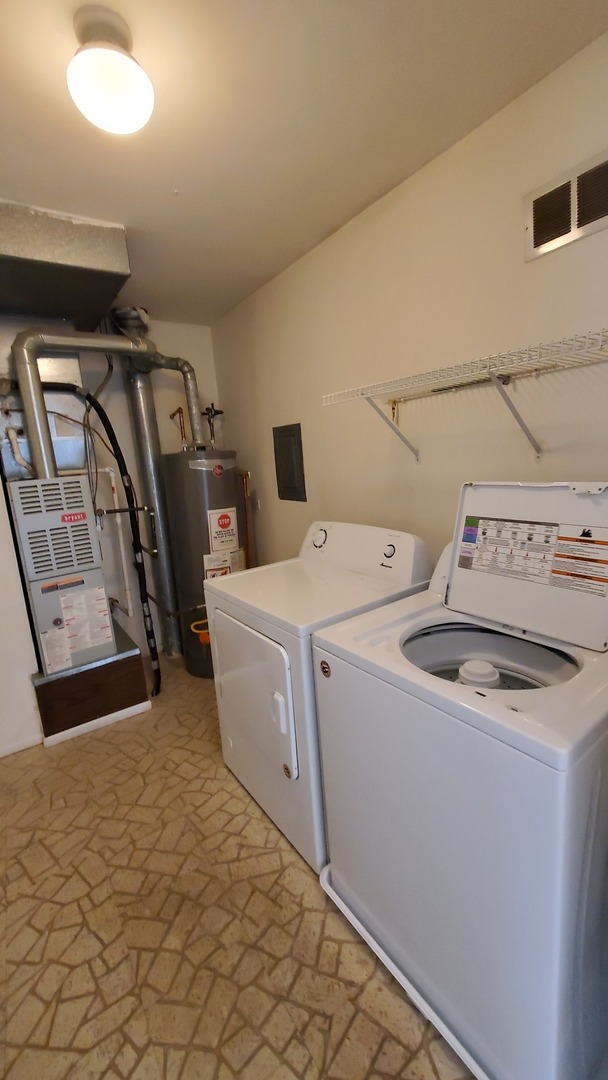 573 Greystone Lane, Unit D2 Wheeling, IL 60090 - Photo 4 of 21