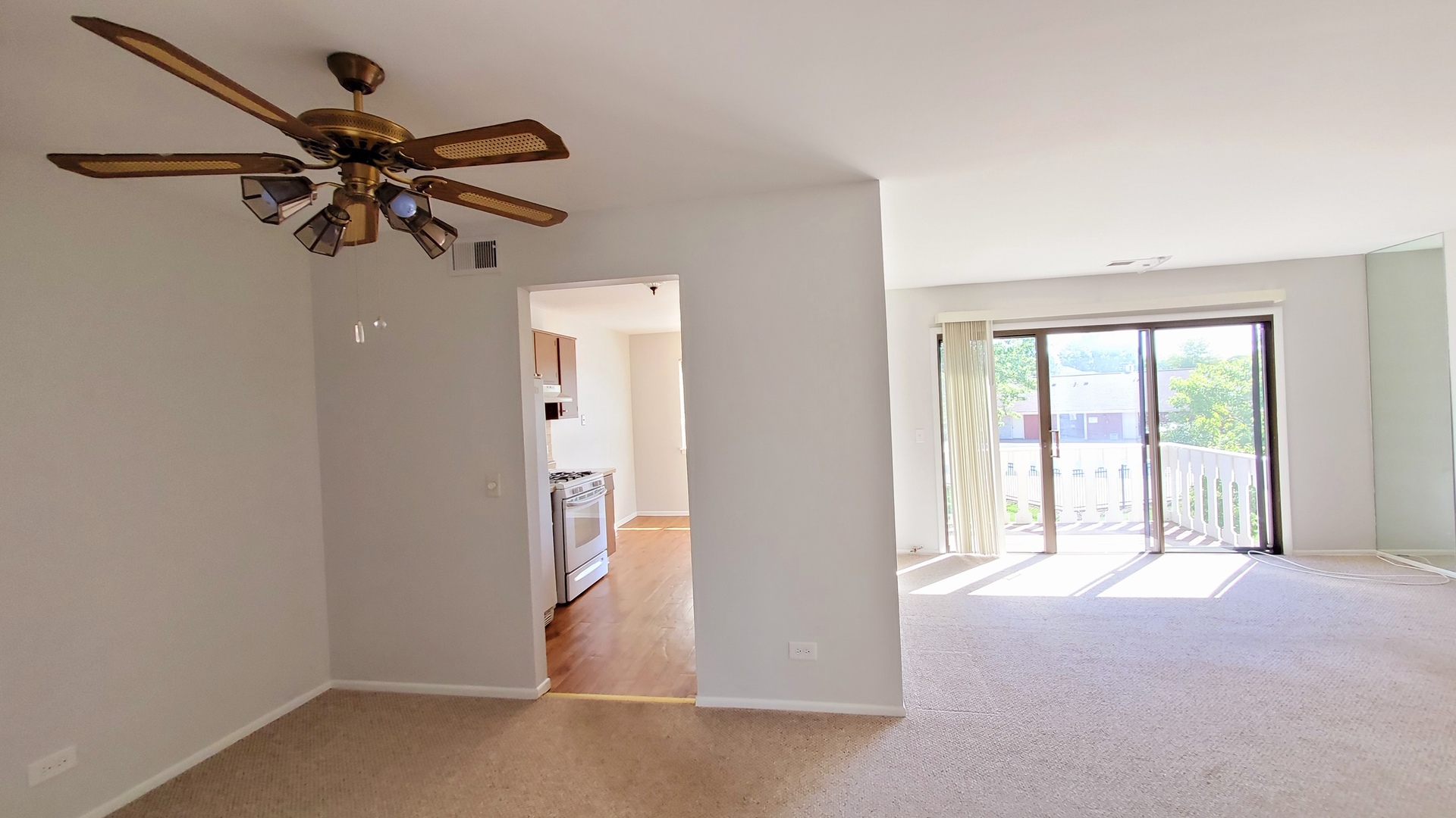 573 Greystone Lane, Unit D2 Wheeling, IL 60090 - Photo 6 of 21