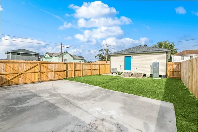 $2,100 | 900 Fried Street, Gretna, LA 70053
