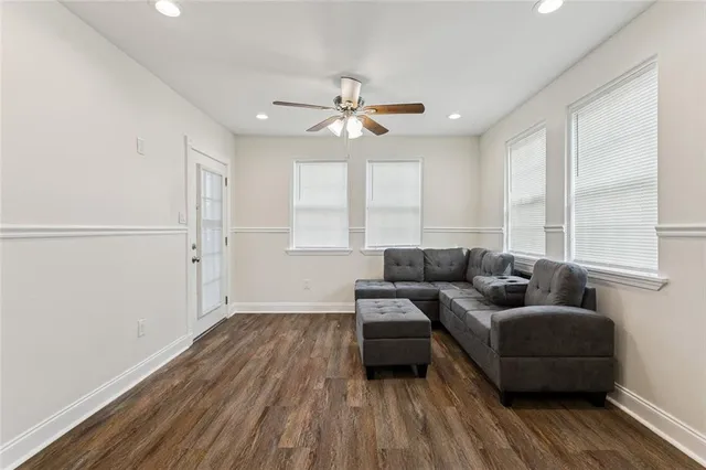 $2,100 | 900 Fried Street, Gretna, LA 70053