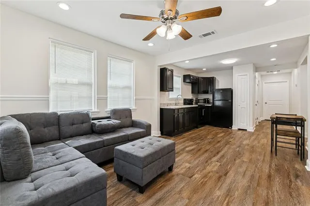 $2,100 | 900 Fried Street, Gretna, LA 70053