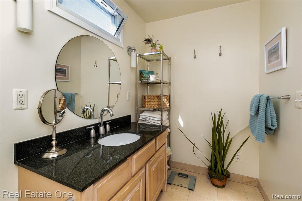2686 Gerald Avenue Rochester Hills, MI 48307 - Photo 32 of 44