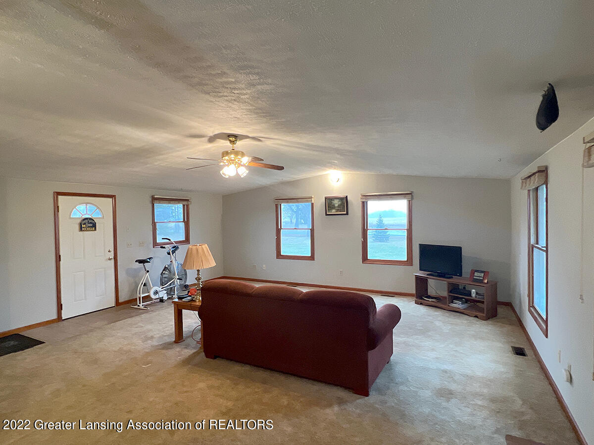 4460 Swan Road Stockbridge, MI 49285 - Photo 8 of 59 livingroom