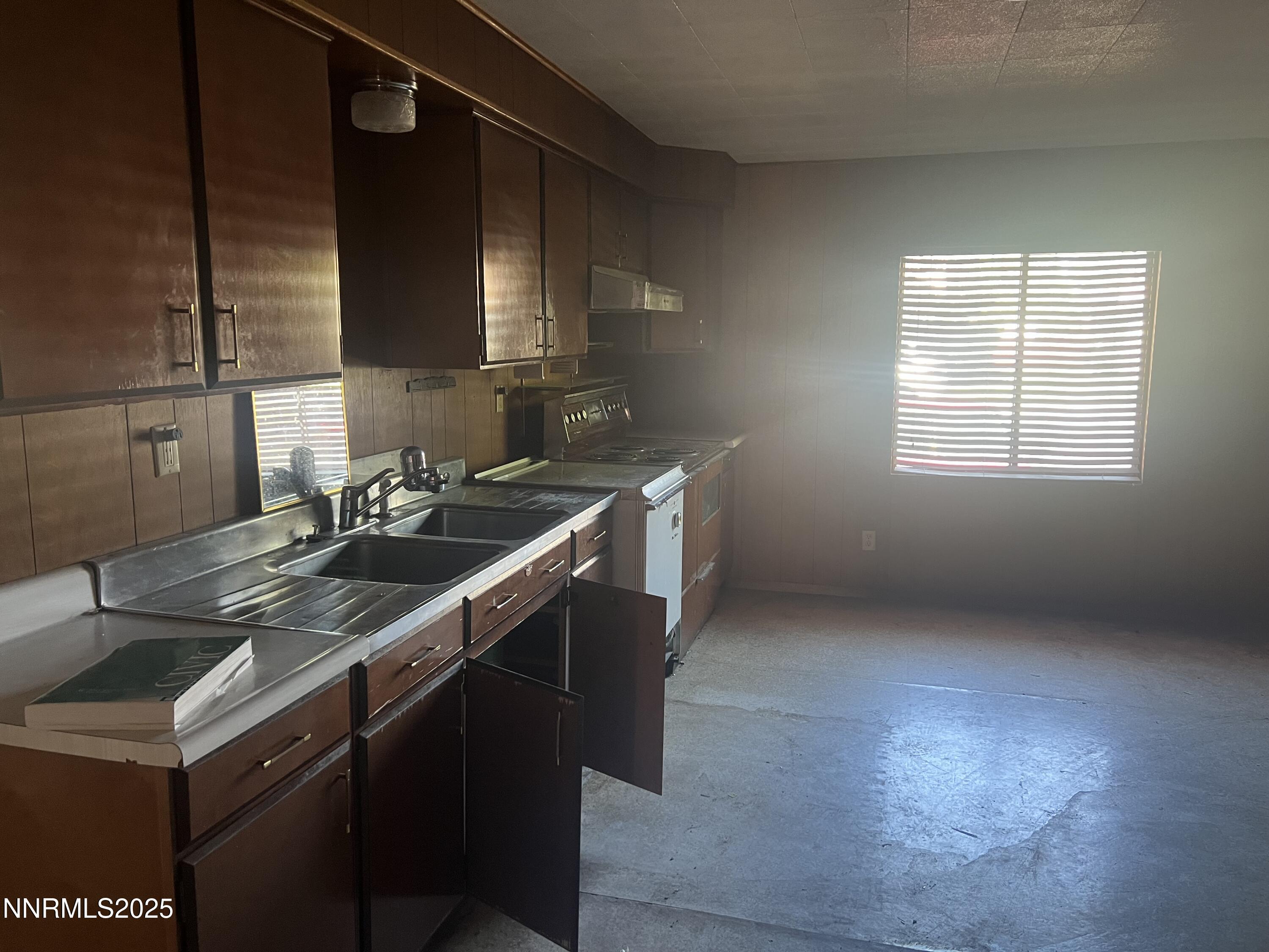 920 Cordone Avenue Reno, NV 89502 - Photo 4 of 15 Kitchen 1