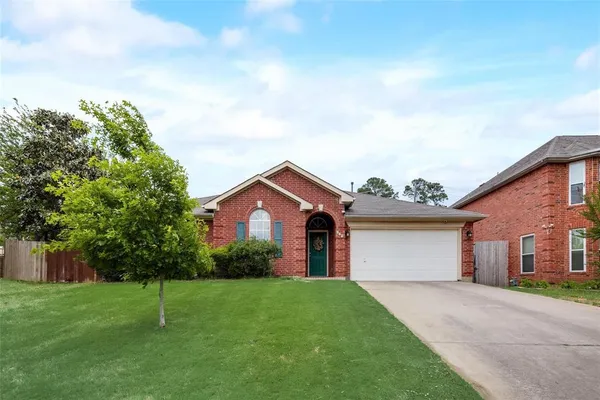 $2,350 | 603 Pine Meadow Court, Arlington, TX 76012
