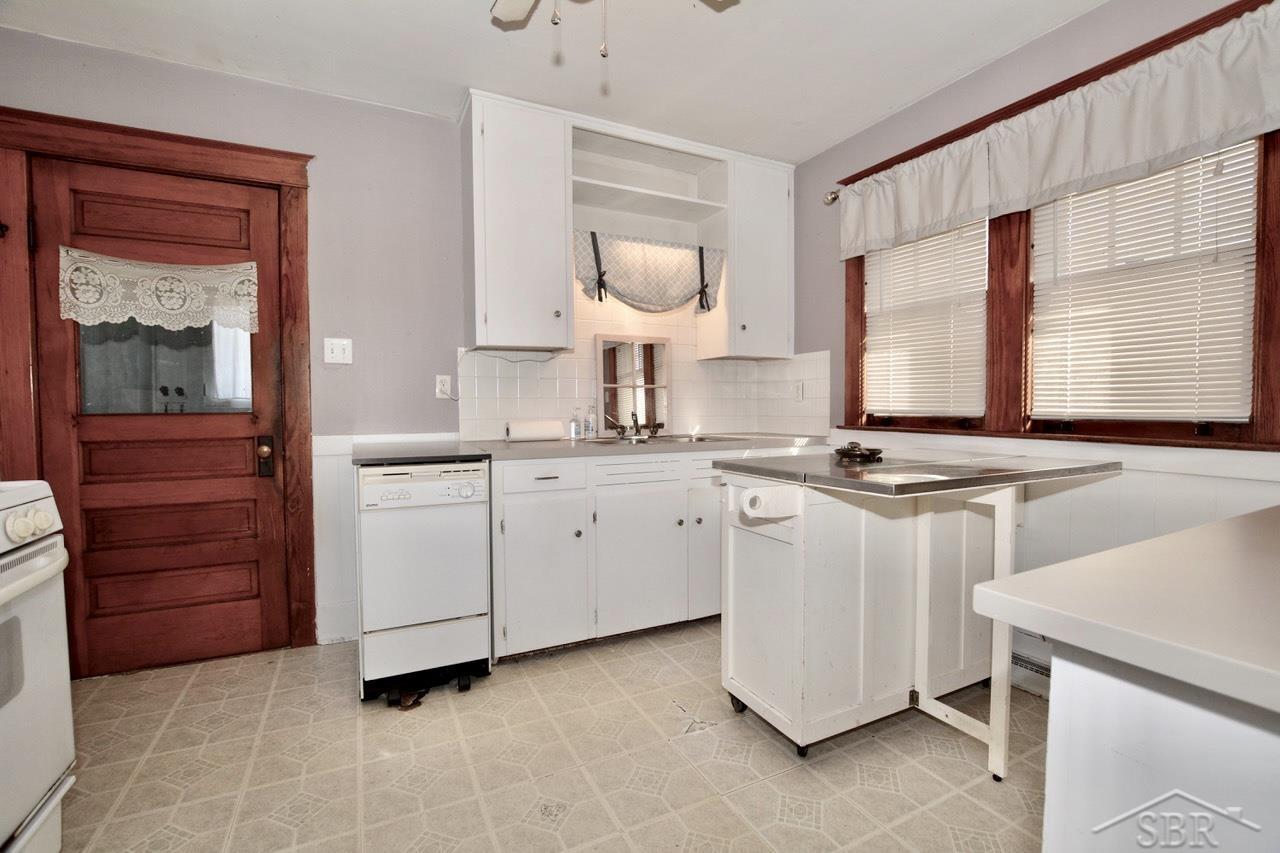 406 Tittabawassee Road Zilwaukee, MI 48604 - Photo 10 of 17