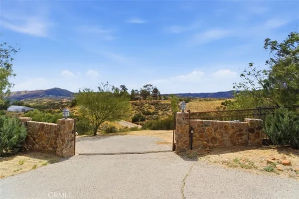 $1,198,000 | 33737 Steele Street, Agua Dulce, CA 91390