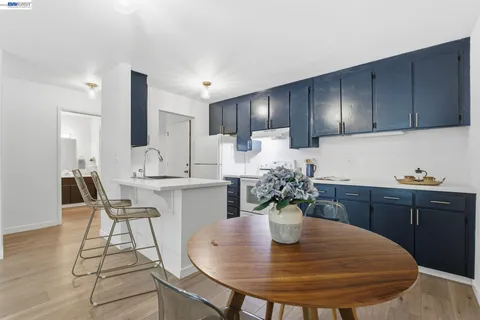 $385,000 | 955 Shorepoint Court, Unit 100, Alameda, CA 94501
