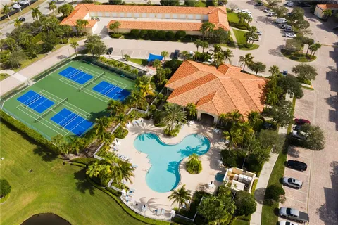 $392,000 | 19 Harbour Isle Drive West, Unit 305, Hutchinson Island, FL 34949