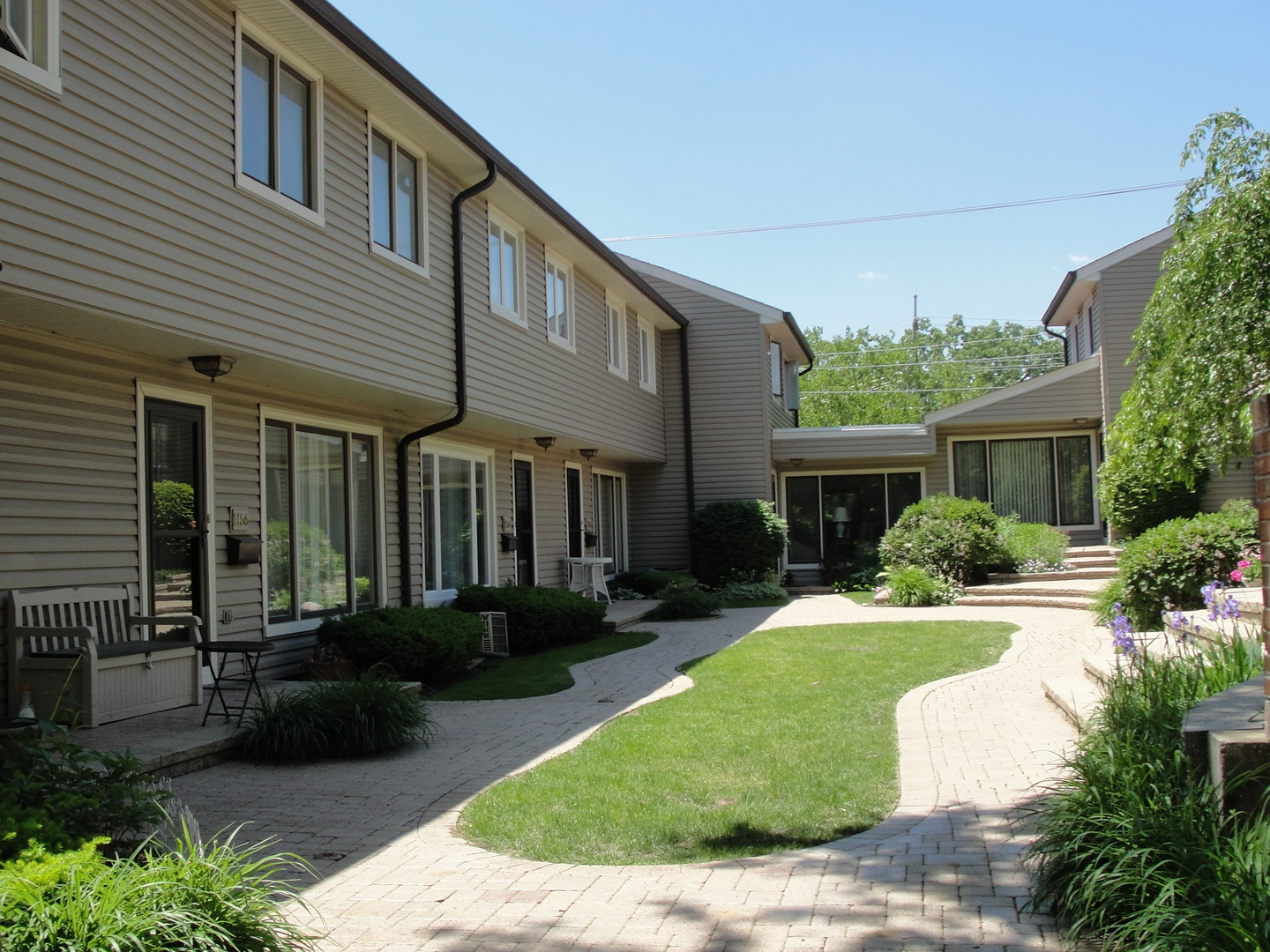 1154 Meadow Road Northbrook, IL 60062 - Photo 2 of 21