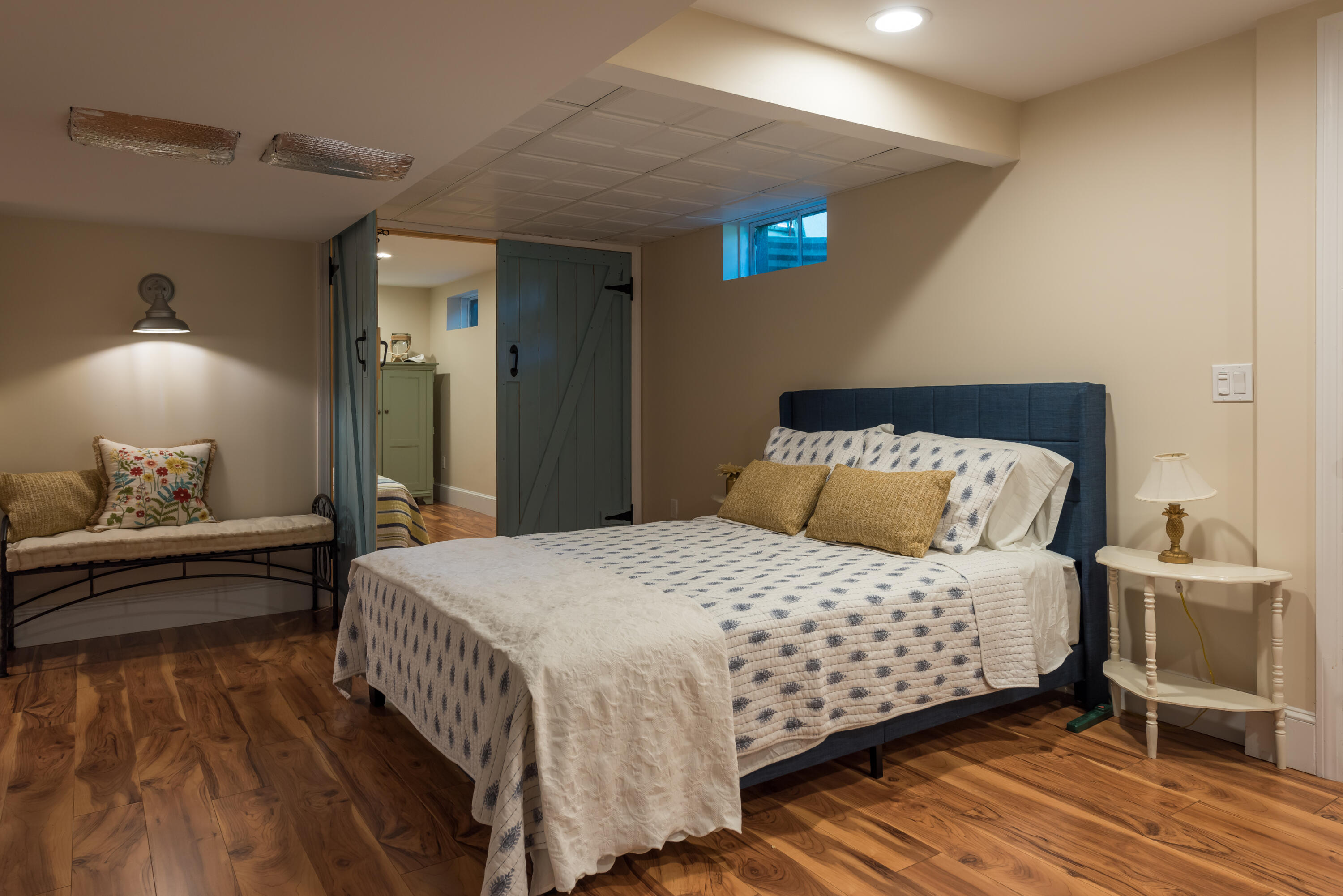 7 Sand Dollar Lane Mashpee, MA 02649 - Photo 26 of 33 a bedroom with a bed and a lamp