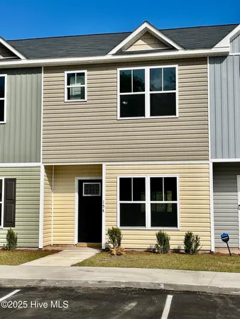 $1,400 | 154 Buckhorn Avenue, Holly Ridge, NC 28445