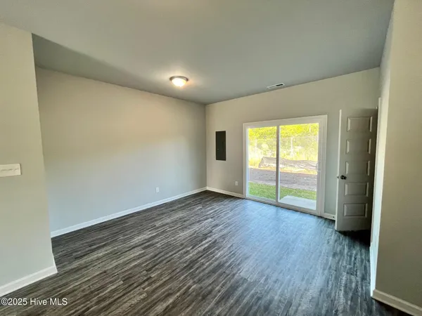 $1,400 | 154 Buckhorn Avenue, Holly Ridge, NC 28445