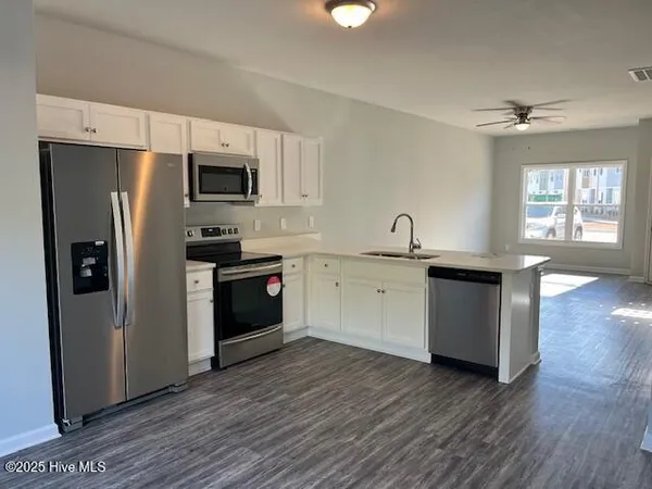 $1,400 | 154 Buckhorn Avenue, Holly Ridge, NC 28445