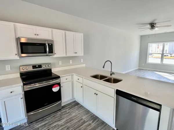 $1,400 | 154 Buckhorn Avenue, Holly Ridge, NC 28445