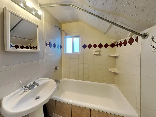 $1,799 | 3610 Oakdale Avenue North, Robbinsdale, MN 55422