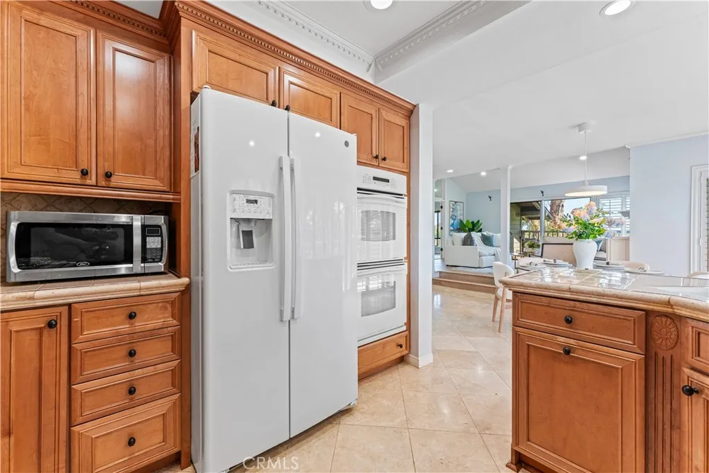 17 Verde, Unit 23 Irvine, CA 92612 - Photo 10 of 52 a kitchen with stainless steel appliances a refrigerator and cabinets
