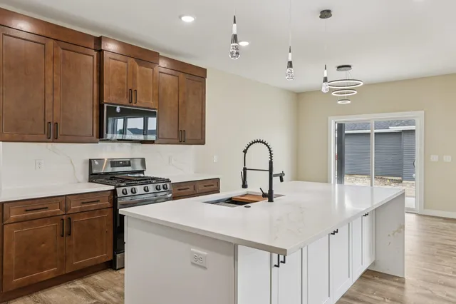 $595,000 | 2020 Mulberry Street, Sauk City, WI 53583