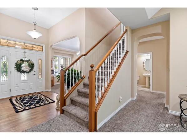 a view of an entryway and livingroom