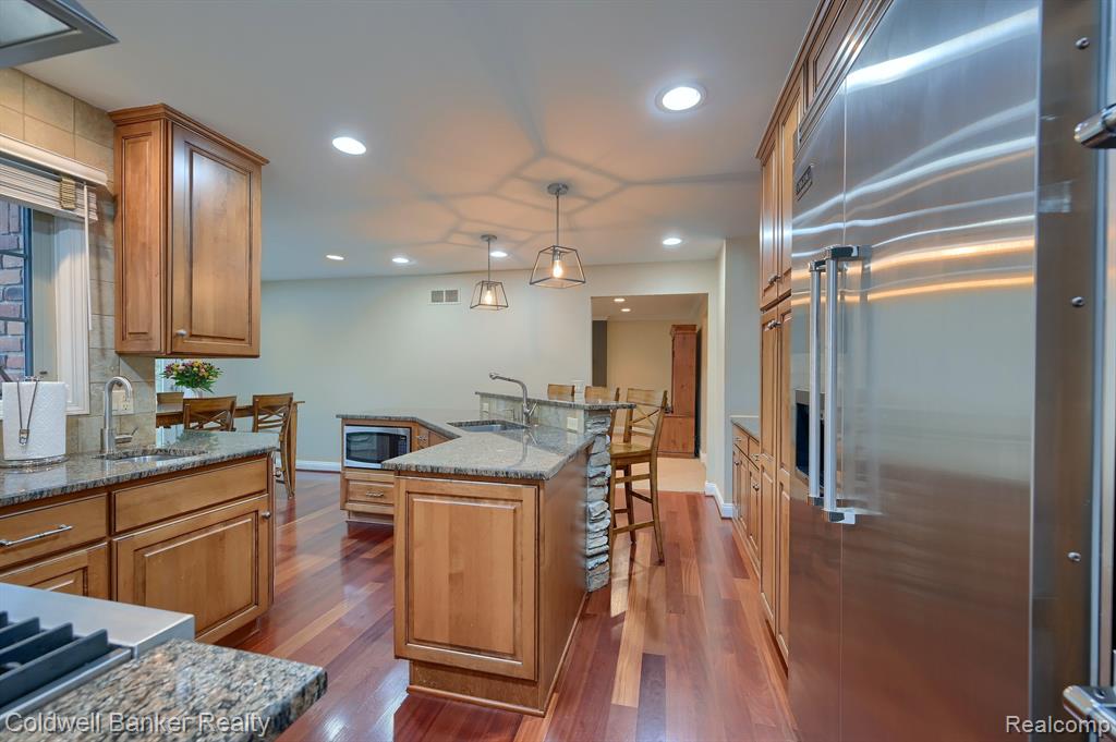 29314 Parkside Farmington Hills, MI 48331 - Photo 11 of 39