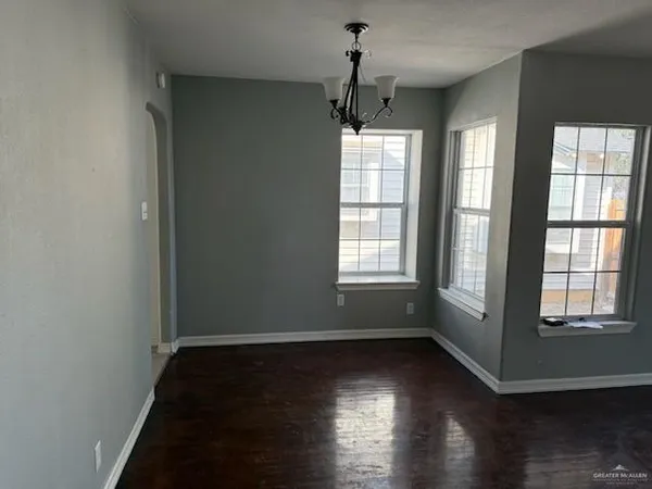 $1,200 | 927 South 5th Avenue, Edinburg, TX 78539