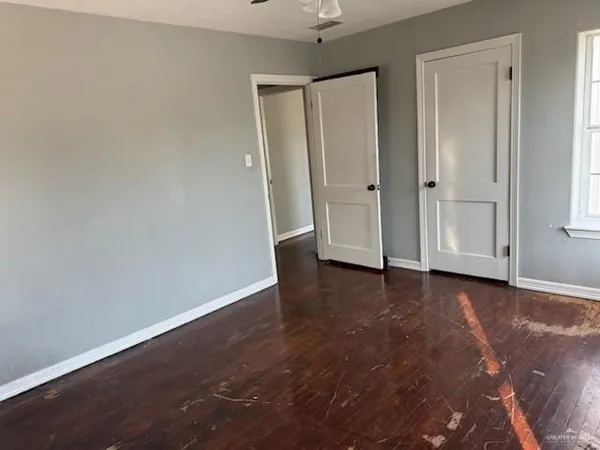 $1,200 | 927 South 5th Avenue, Edinburg, TX 78539