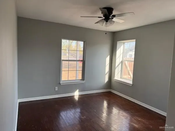 $1,200 | 927 South 5th Avenue, Edinburg, TX 78539