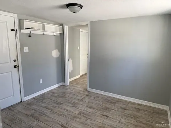 $1,200 | 927 South 5th Avenue, Edinburg, TX 78539