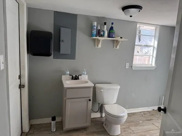 $1,200 | 927 South 5th Avenue, Edinburg, TX 78539