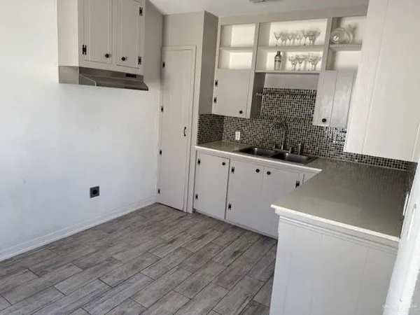 $1,200 | 927 South 5th Avenue, Edinburg, TX 78539