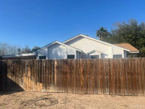 $1,200 | 927 South 5th Avenue, Edinburg, TX 78539