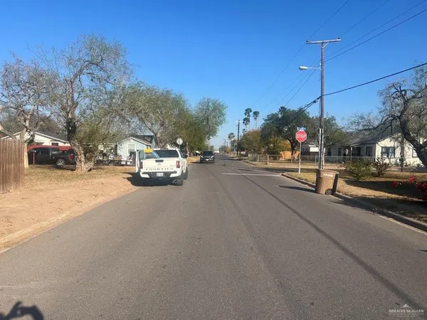 $1,200 | 927 South 5th Avenue, Edinburg, TX 78539
