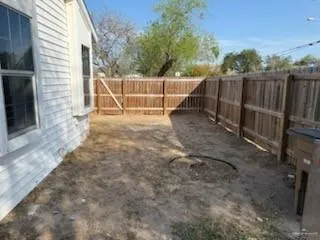 $1,200 | 927 South 5th Avenue, Edinburg, TX 78539