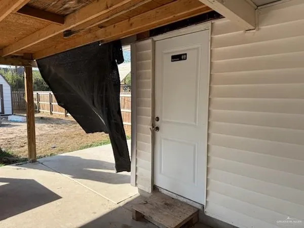 $1,200 | 927 South 5th Avenue, Edinburg, TX 78539