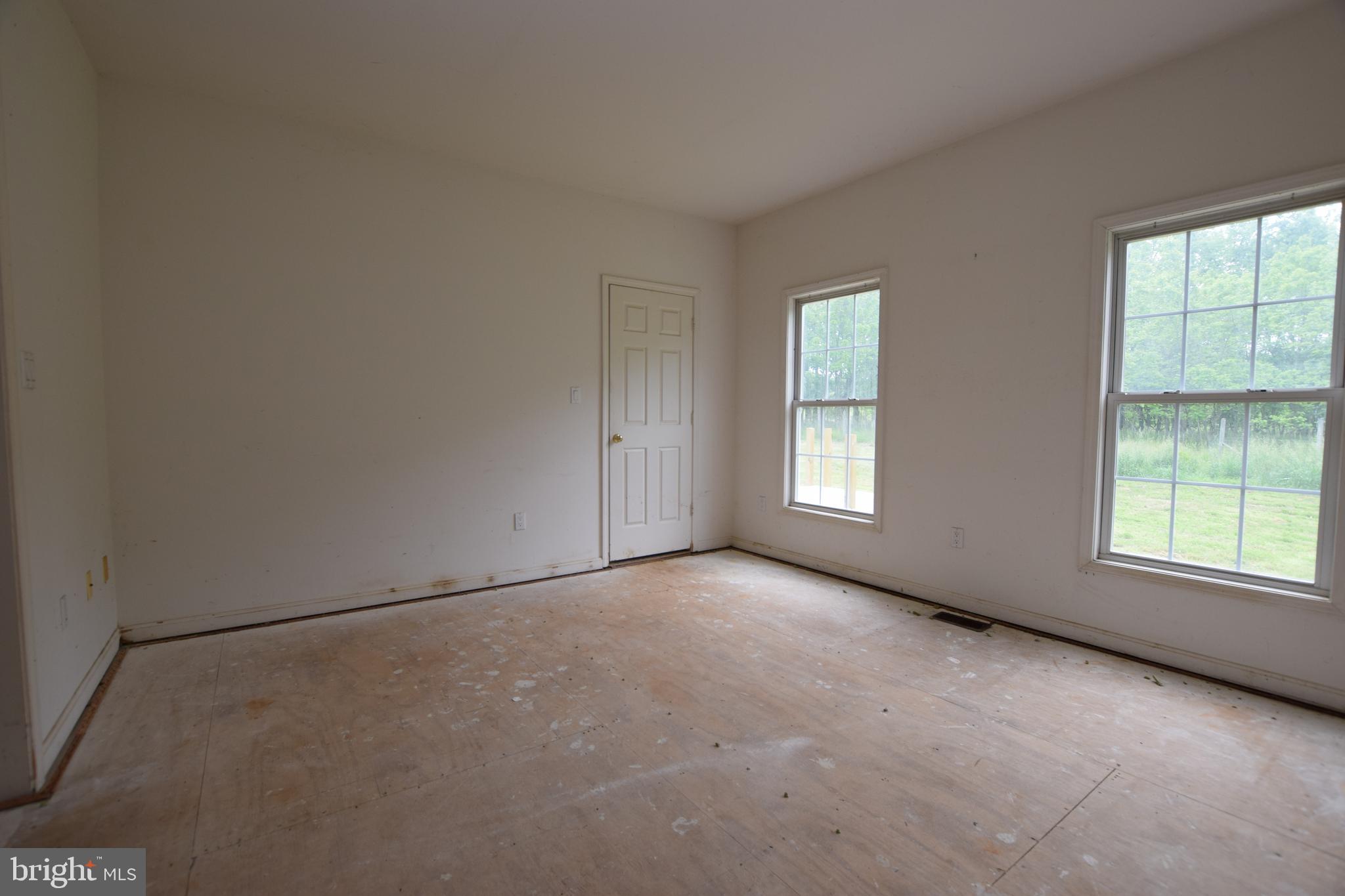 17301 Conoy Road Barnesville, MD 20838 - Photo 22 of 48 Living Room